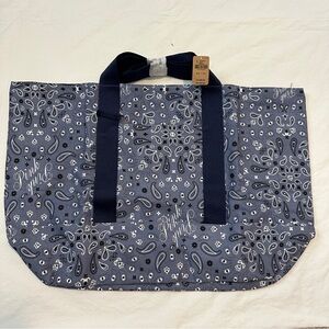 NWT VS PINK Reversible Bandana Print Weekender Tote Beach Pool Gym Bag